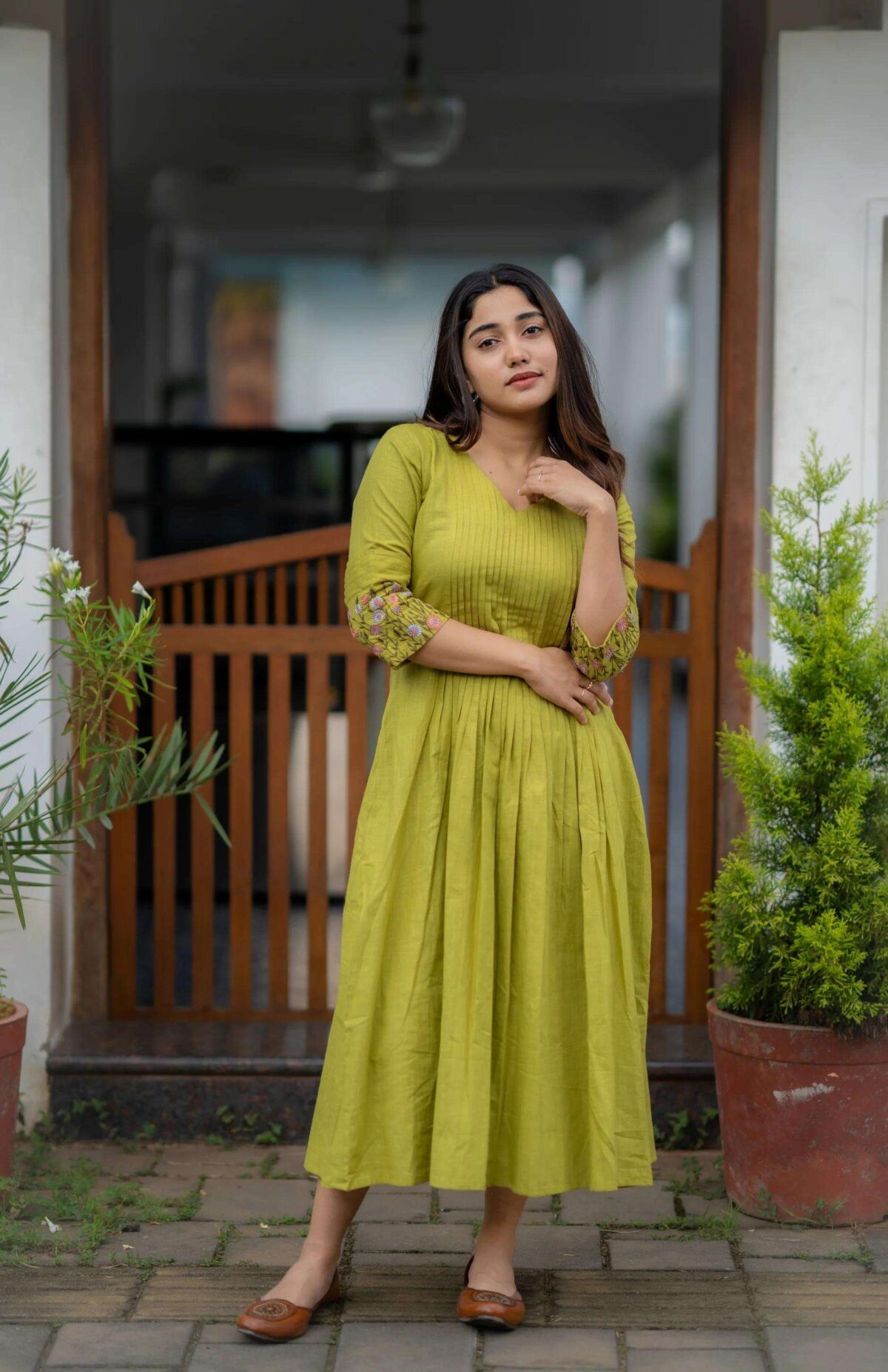 Radiate Elegance ? Women's Chic Embroidered Kurta Pant Set (XL) - Image 2